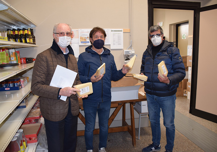 Operazione Grana Padano: a Borgomanero 400kg di formaggio per le famiglie bisognose