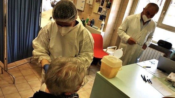  Arona, da lunedì riapertura del centro vaccinale di via Fogliotti