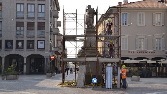 Borgomanero, iniziati i restauri della statua dell'Immacolata