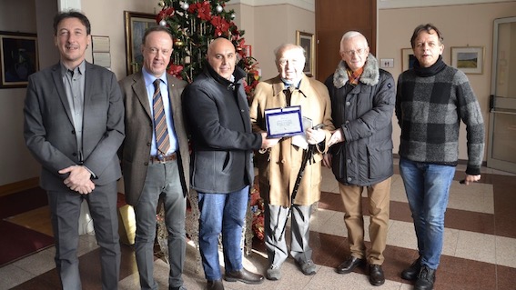 Borgomanero, premio al poeta Piero Velati