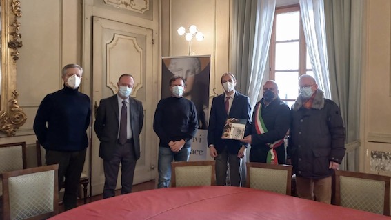 Borgomanero, consegnato il riconoscimento "Borgomanerese dell'Anno" al dott. Lorenzo Zino