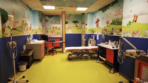 Nuovi colori al pronto soccorso pediatrico di Borgomanero grazie all'Associazione Emmaland. Foto