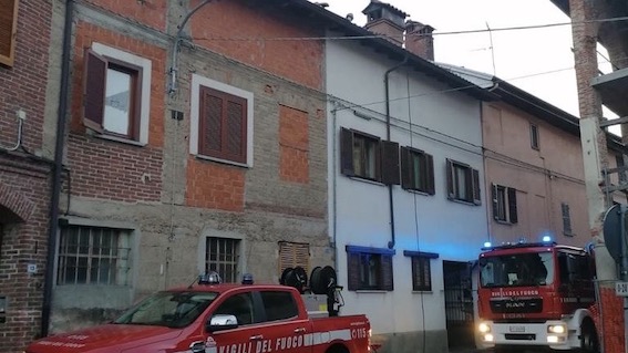 Cavallirio: incedio ad una canna fumaria, intervegono i vigili del fuoco