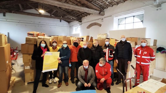  Associazione Mamre: consegnato a Brescia il vestiario invernale da inviare ai migranti in Bosnia