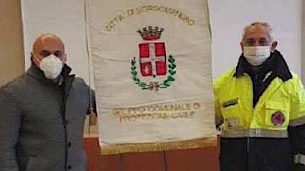 Borgomanero, consegnato lo stendardo di rappresentanza alla Protezione Civile