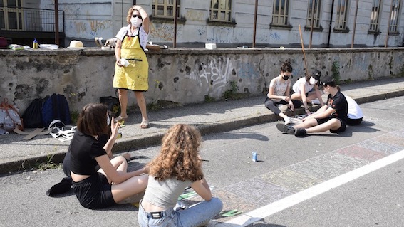  Alunni della "Gobetti", ridisegnano gli stalli attorno alla scuola