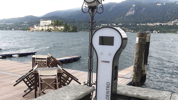  Orta San Giulio, postazione di ricarica per imbarcazioni elettriche presso l'Hotel San Rocco