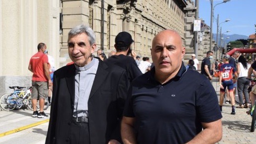 Borgomanero, saluto del sindaco a don Bolchini in occasione dei 50 anni di sacerdozio