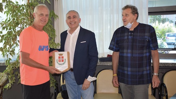 Borgomanero: tappa di Mauro Grandi, in cammino per promuovere la donazione di sangue