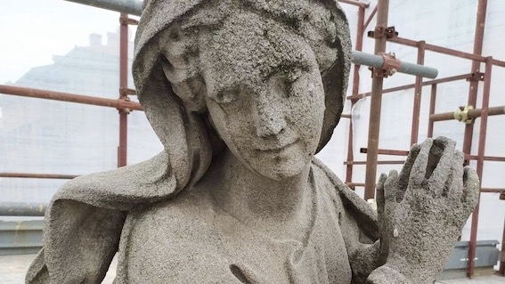 Borgomanero, proseguono i restauri alla statua dell'Immacolata