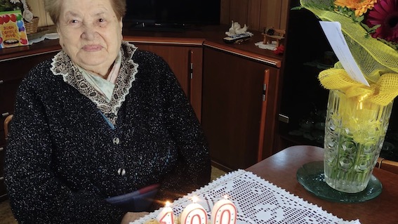 Cavaglio d'Agogna: cento candeline per la signora Angela