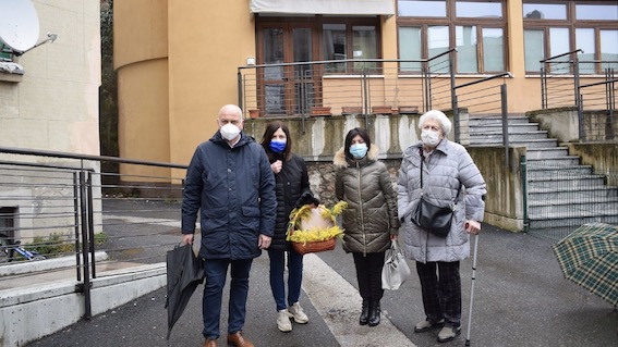 Gozzano, per l'8 marzo doni "in giallo" alle donne