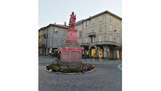 Borgomanero, Immacolata illuminata di rosa per il mese della prevenzione del tumore al seno