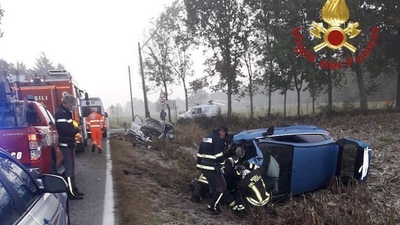 Cavaglietto, scontro fra furgone e auto: morta una ragazzina