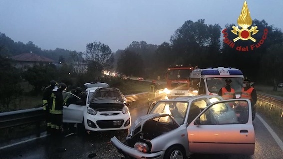 Cureggio, due mezzi coinvolti in un incidente stradale. Foto
