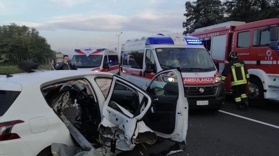 Vaprio d'Agogna, incidente sulla sp229: due feriti