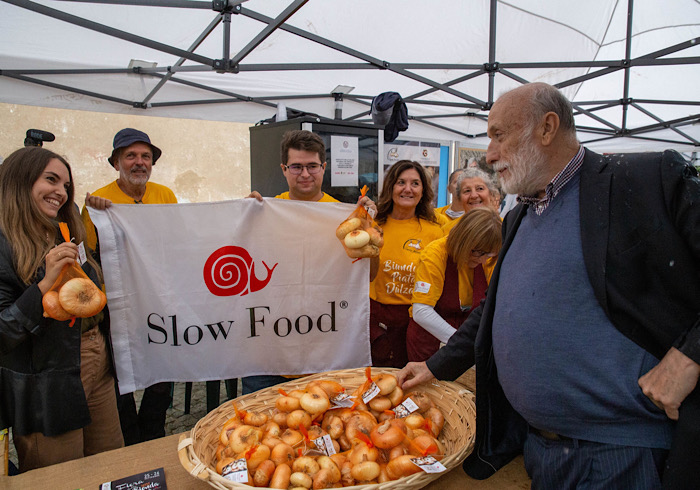 Celebrato il territorio alla Fiera della Cipolla bionda con la presenza del patron di Slow Food