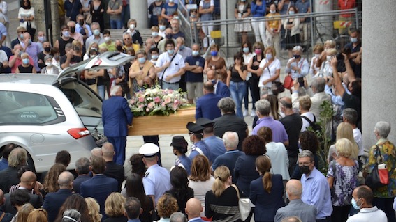 Borgomanero ha dato l'ultimo saluto a Paola Toeschi, moglie di Dodi Battaglia. Foto