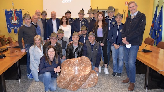 Gozzano, consegnate le "Spille al merito" agli Alpini