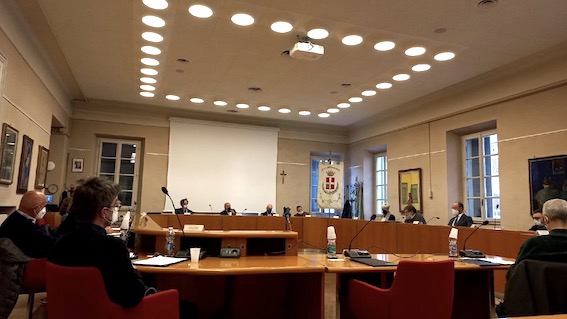 Il consiglio comunale di Borgomanero solidale con la popolazione ucraina