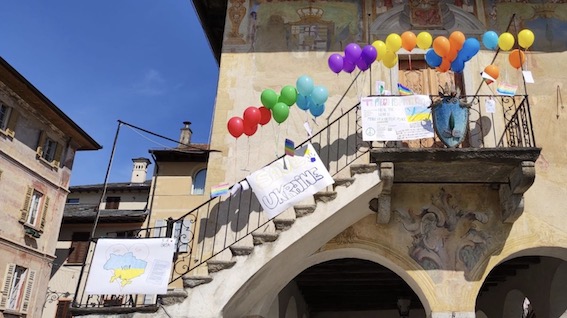 Orta San Giulio, scuole in piazza per la "Festa della pace". Foto
