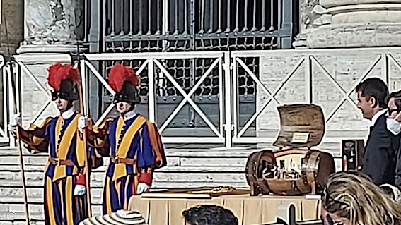 Da Fara a piazza San Pietro: presepe in dono al Papa