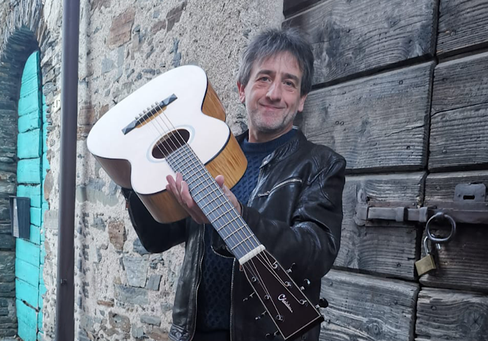 A Borgomanero presentazione di "Portata dal Vento”, il vinile di Dario Fornara