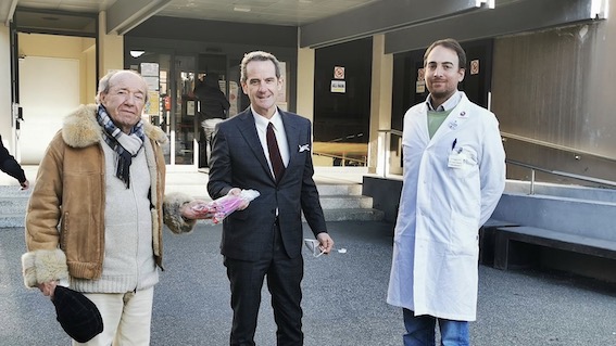 Piccoli doni e attestato di coraggio per i bimbi dopo la vaccinazione