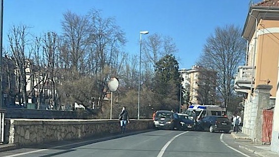 Borgomanero, incidente in viale Vittorio Veneto