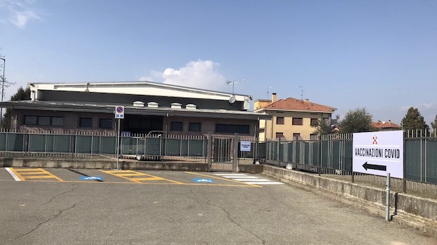Centro vaccinale di Santa Croce: no vax chiama i carabinieri