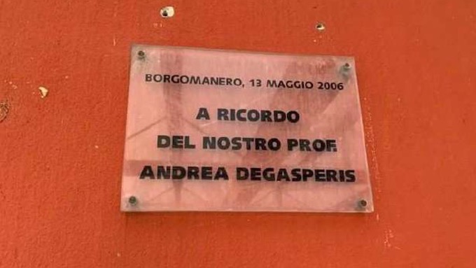 Borgomanero, ripulita dopo vandalismi la targa per il prof. Degasperis