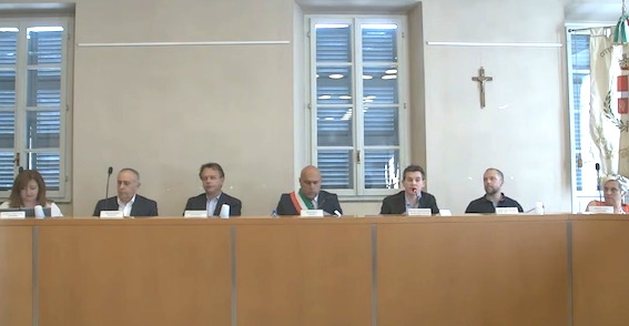 Borgomanero, insediata l'amministrazione. Il sindaco: "Impegno e dedizione da parte di tutti"