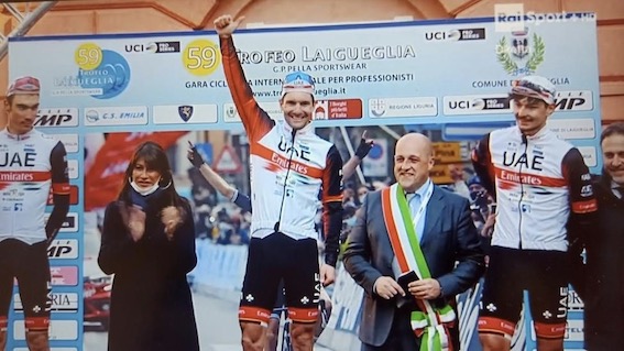 Bene l'Uae Emirates al Trofeo Laigueglia con 3 sul podio, terzo il borgomanerese Alessandro Covi 