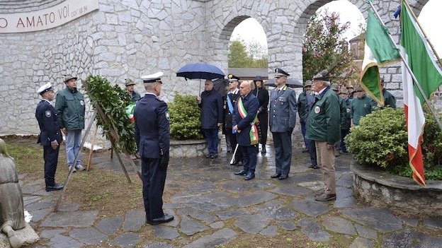 Borgomanero, commemorati Caduti e defunti