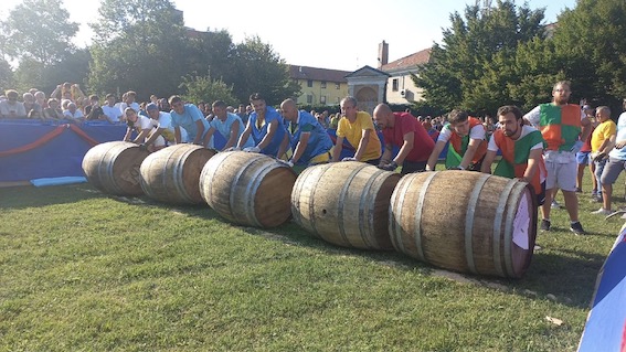 Vergano si aggiudica la seconda edizione del Palio delle Botti. Foto