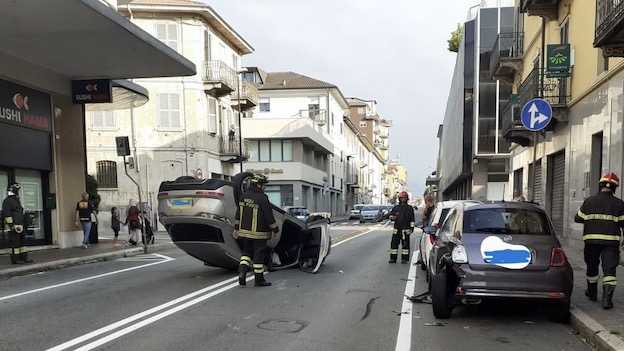Borgomanero, incidente in corso Sempione