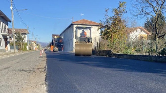 SS142 Biellese, in corso ripristino della pavimentazione stradale su ampi tratti