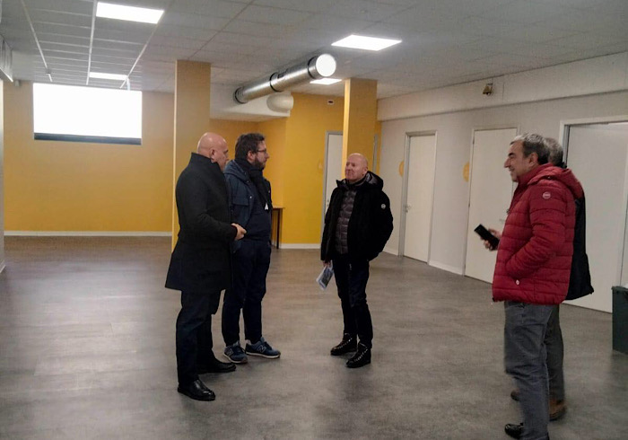 Ad Aosta per visionare i moduli per l’ampliamento delle scuole di Borgomanero