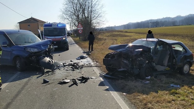 Incidente stradale a Cureggio: intervento dei vigili del fuoco