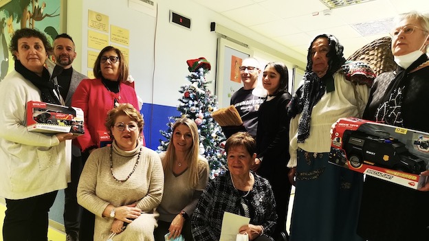 La Befana del Club 61 Frecce Tricolori alla Pediatria dell'ospedale di Borgomanero