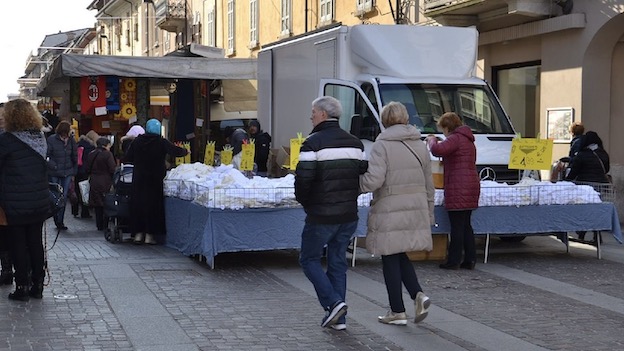 Borgomanero, regolare svolgimento del mercato all'Epifania