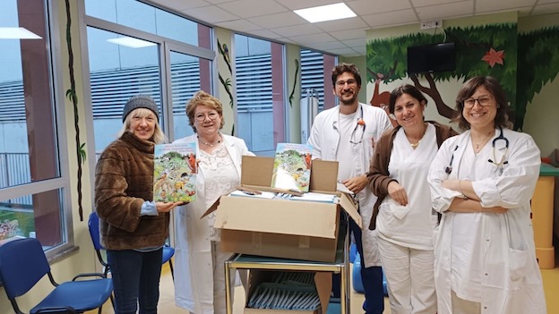Borgomanero, donazione di libri alla Pediatria dell'Ospedale SS. Trinità