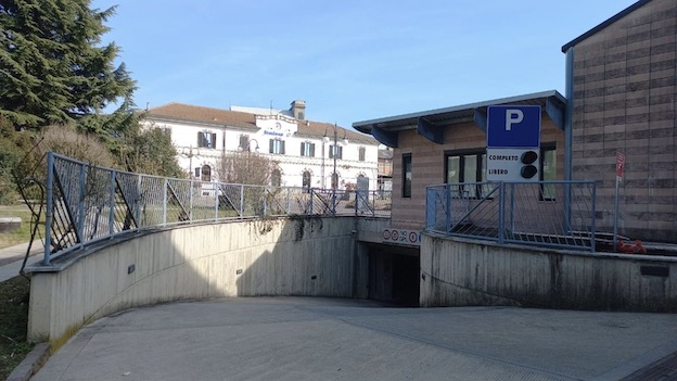 Borgomanero, in consiglio discussione sul parcheggio sotterraneo della stazione