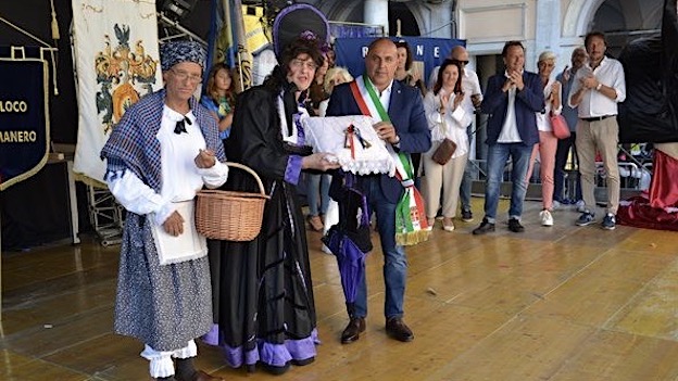 Borgomanero, aperta ufficialmente l'edizione 2023 della "Festa dell'Uva"
