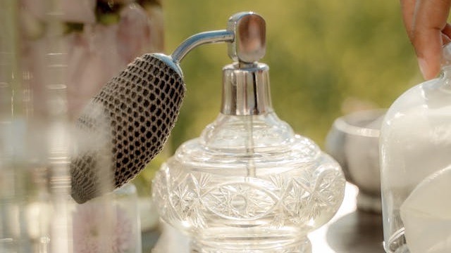 "Profumo di donna": viaggio tra letteratura, cinema e curiosità a Villa Marazza