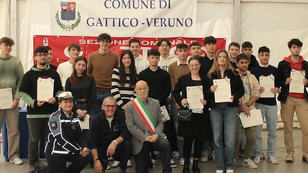 Gattico Veruno, consegnata la Costituzione ai neo diciottenni