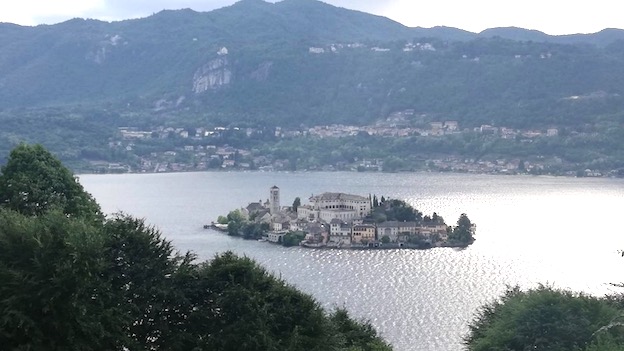 Pellegrinaggio all'Isola di San Giulio delle parrocchie di Carcegna, Miasino, Pisogno e Ameno