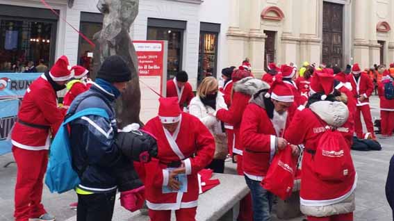 Babbo Running: una corsa non competitiva a tema natalizio. Foto