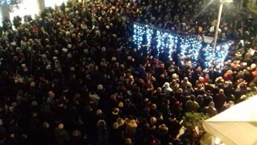 Circa un migliaio i partecipanti alla manifestazione delle "Sardine" novaresi
