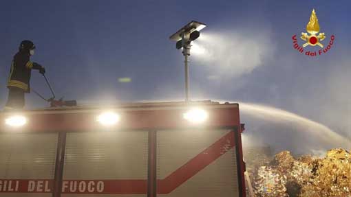 Incendio alla cartiera di Momo: concluse le operazioni di spegnimento. Foto